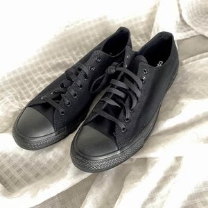 NEW IN BOX! Black on black Converse